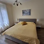 Orange Lejlighed *