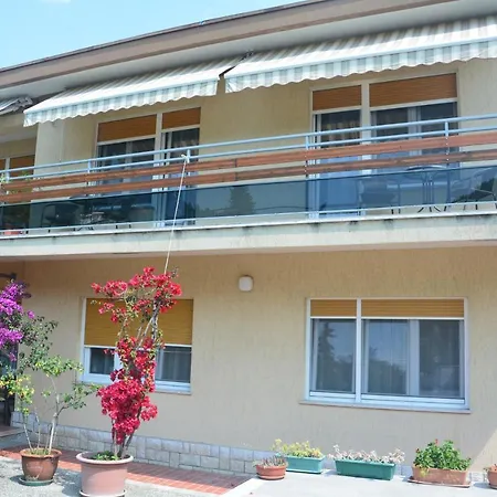 Orange Apartment *