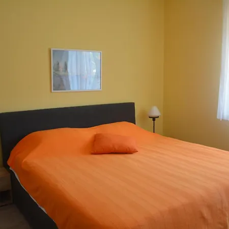 Apartment Orange *